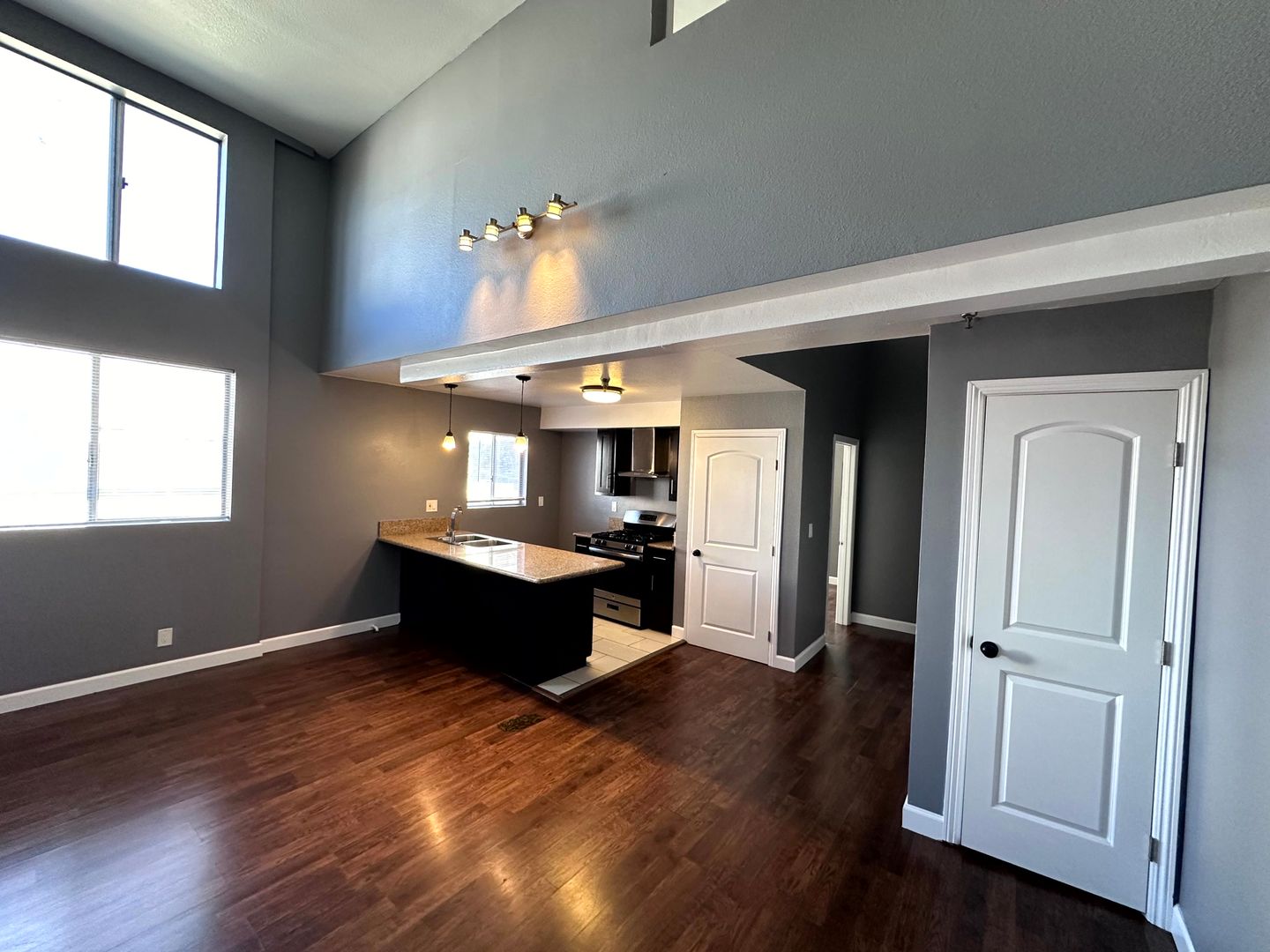 Los Angeles Apartment: 432 N Kingsley Dr.