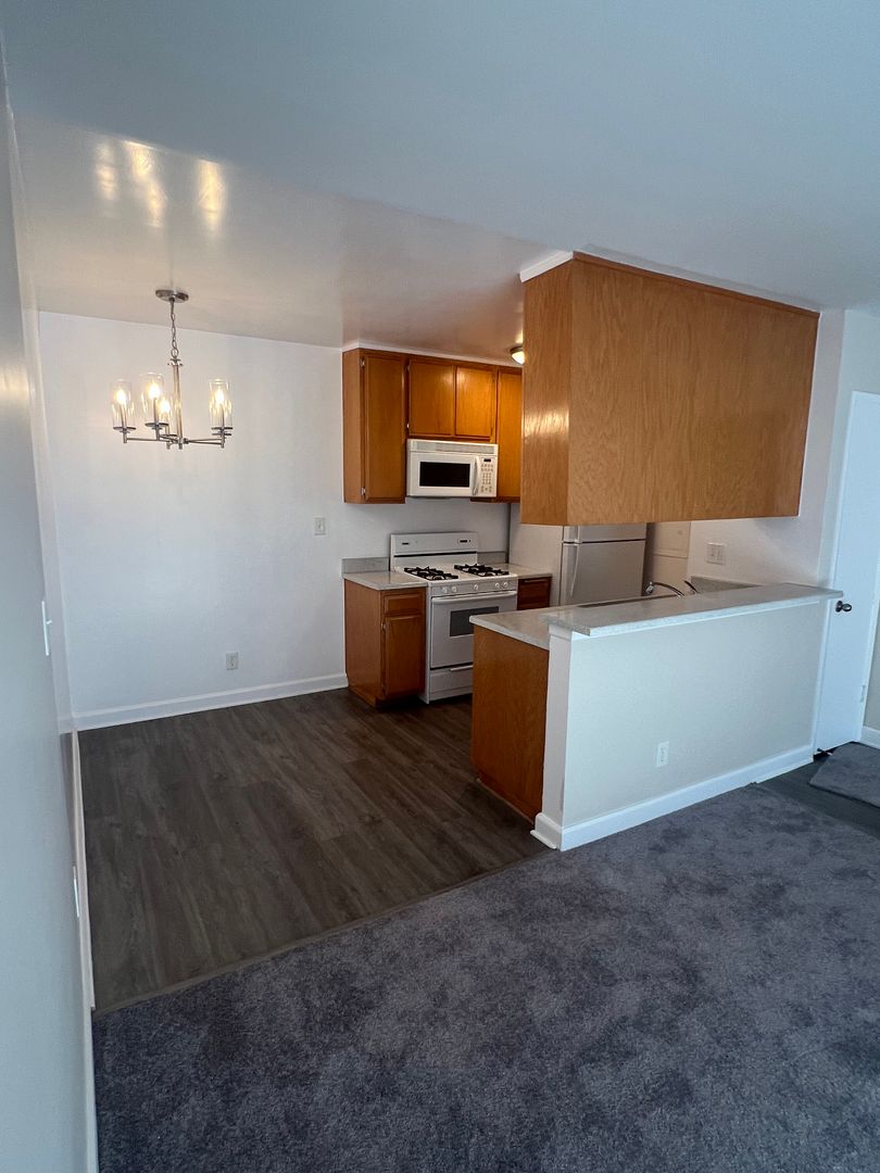 Sherman Oaks Apartment: 4621-4629 Vista Del Monte Ave.