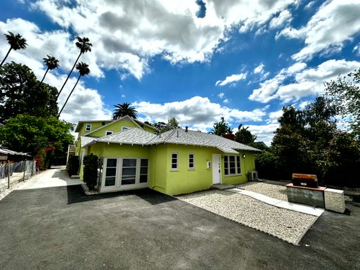 Charming 1 bed + 1 bath with outdoor patio and garage in Pasadena – photo 1