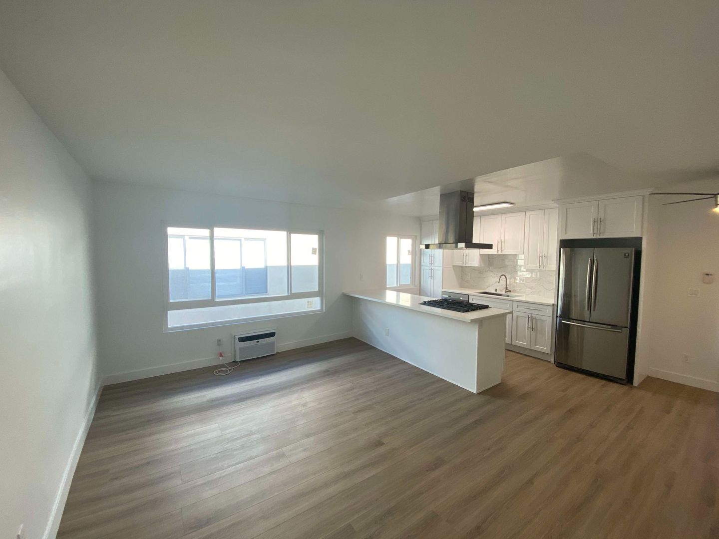 Los Angeles Apartment: 3678 Watseka Avenue