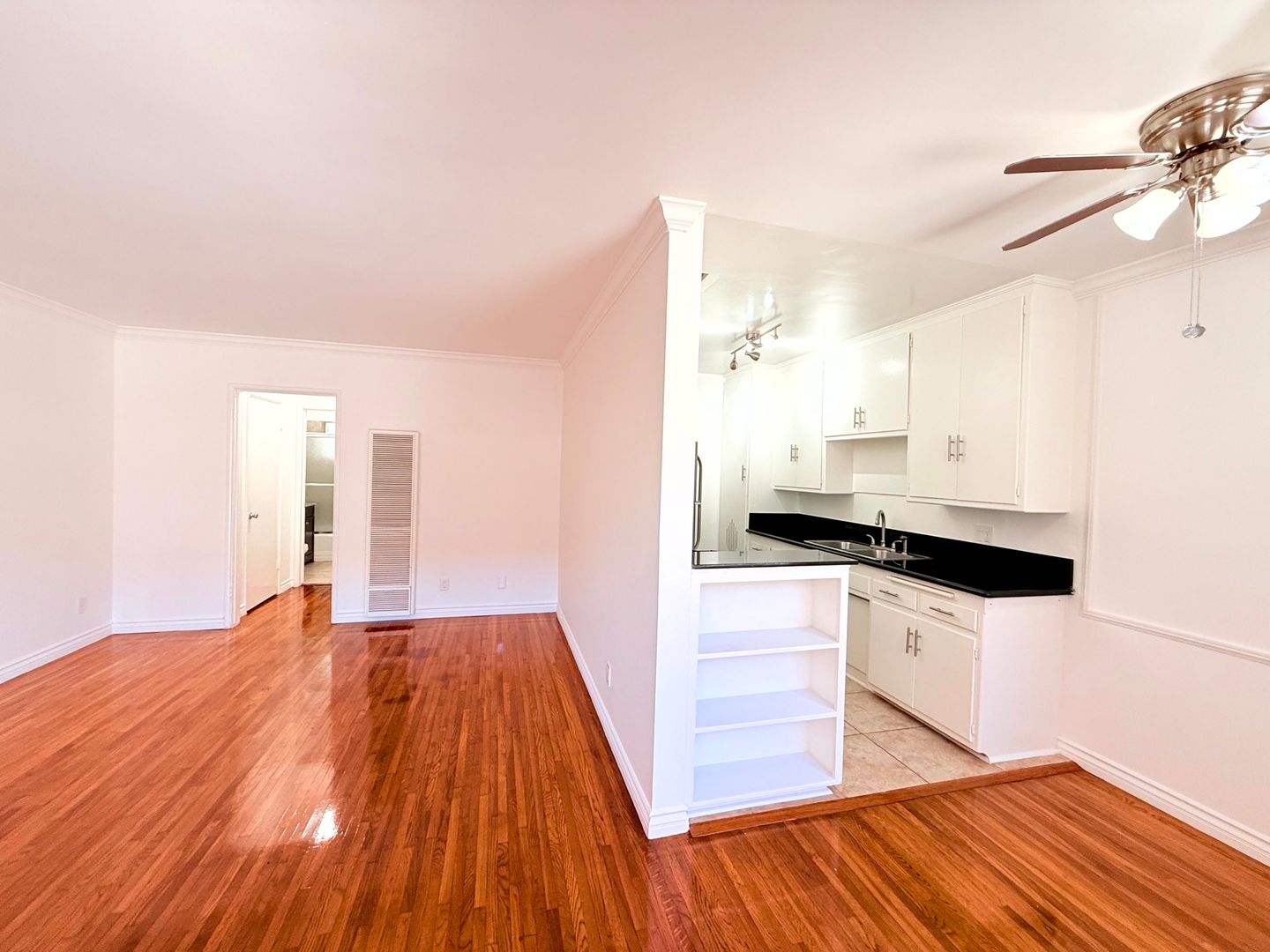 Los Angeles Apartment: 1415 Hudson Avenue