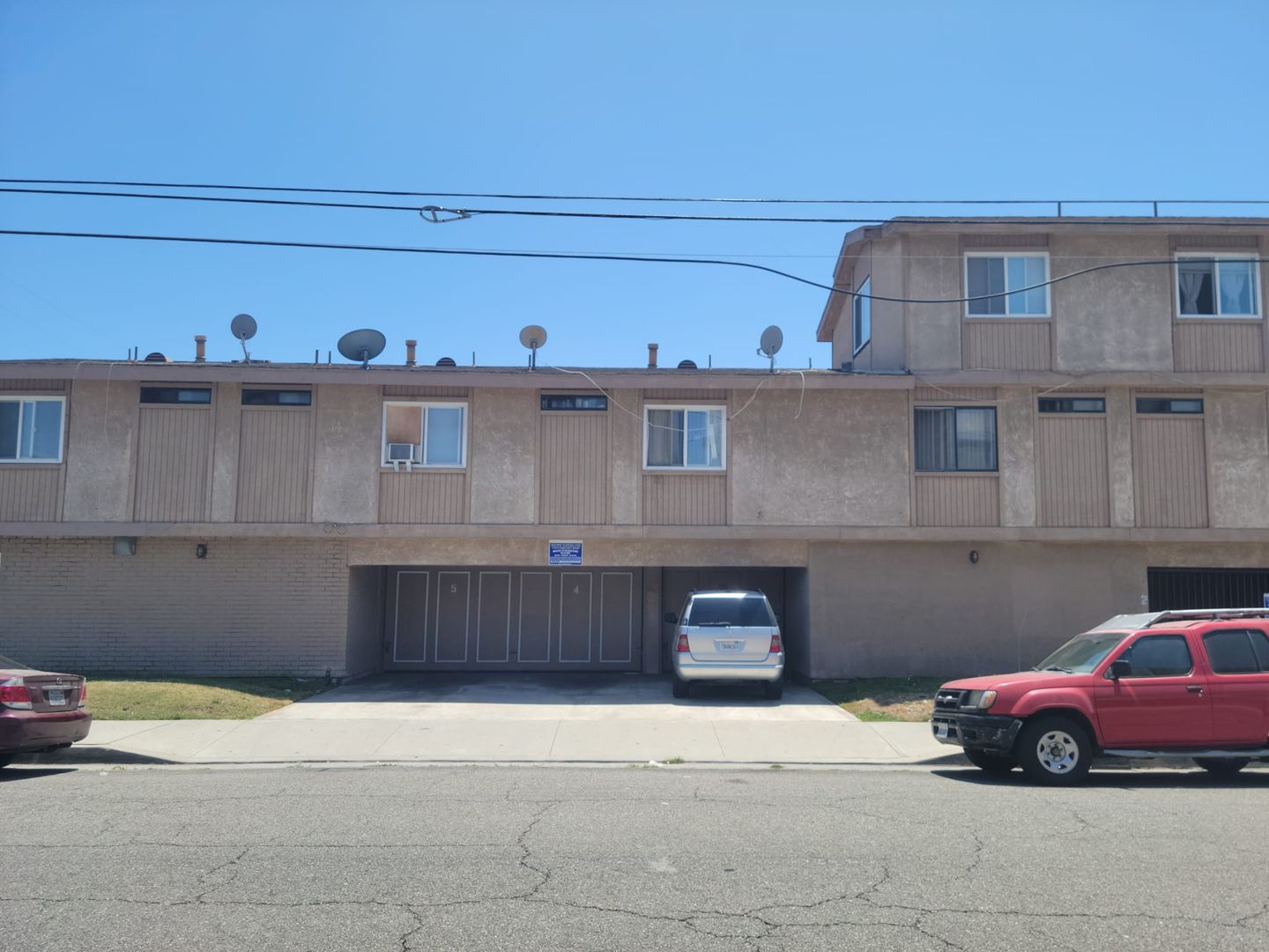 Hawthorne Apartment: 11603 Menlo Avenue