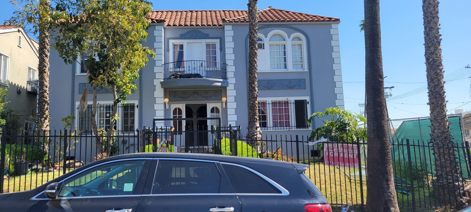 Los Angeles Apartment: 932 S. Mariposa Ave.