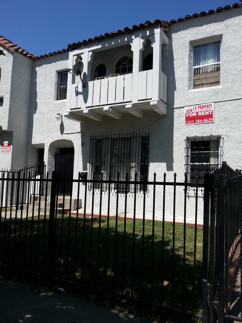 Los Angeles Apartment: 843 N. Ridgewood