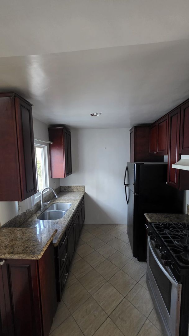 West Hollywood Apartment: 1020 North Curson Ave