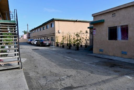 Newly Renovated 2 Bedroom | Beautiful Finishes | Upstairs | Gated Property | 1 Parking – photo 1