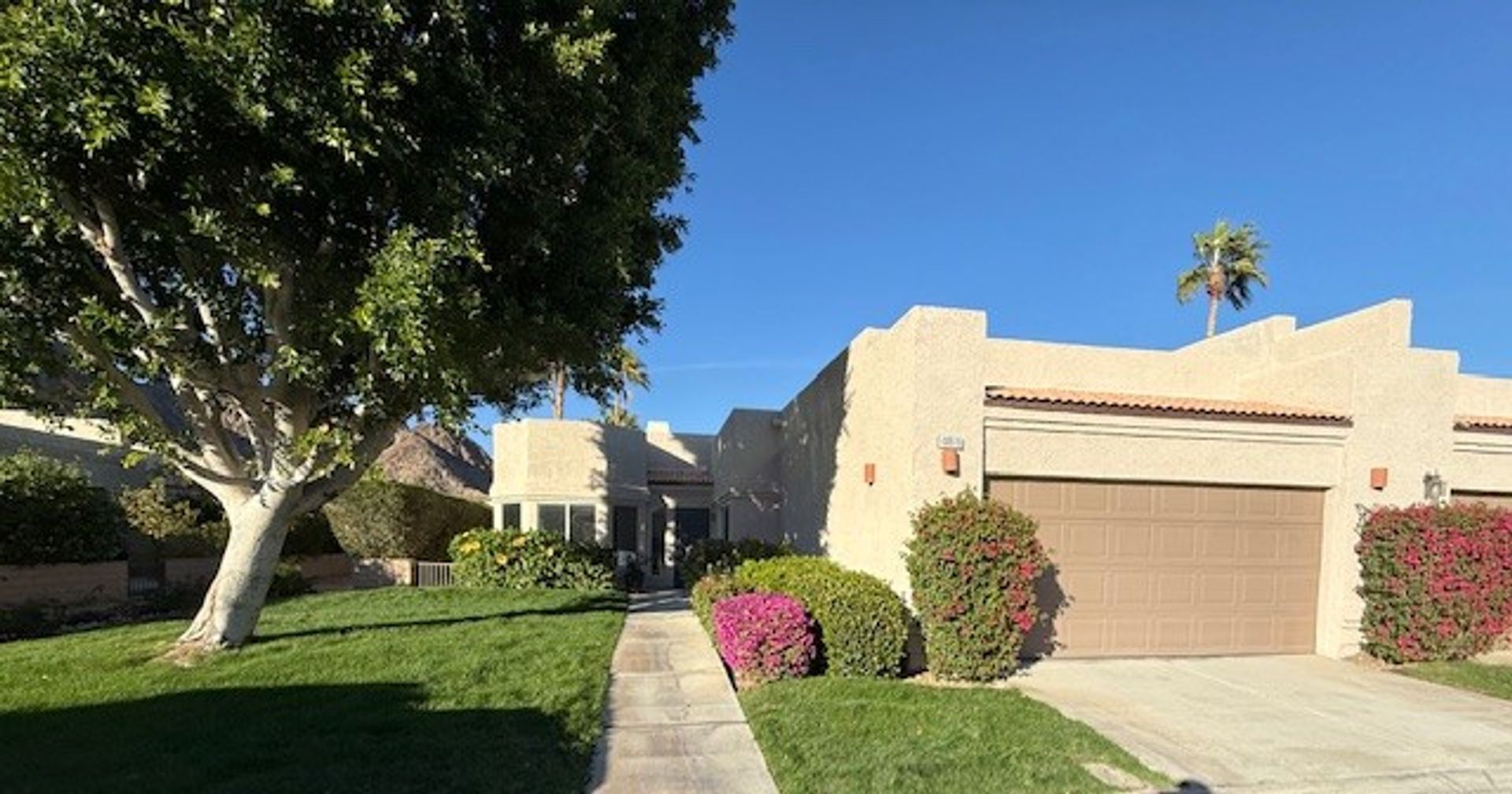 La Quinta House: 48616 Paseo Tarazo