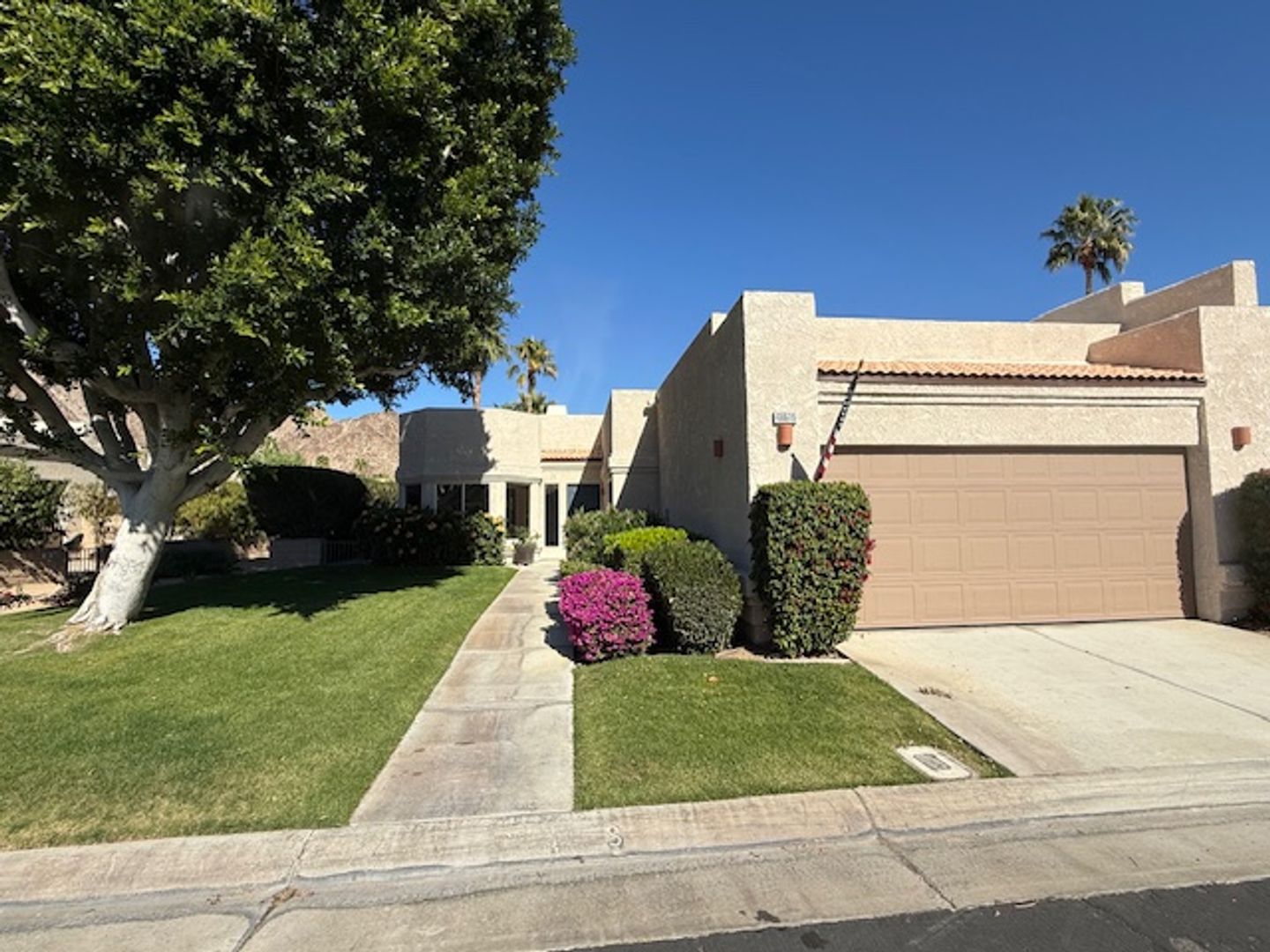 La Quinta House: 48616 Paseo Tarazo