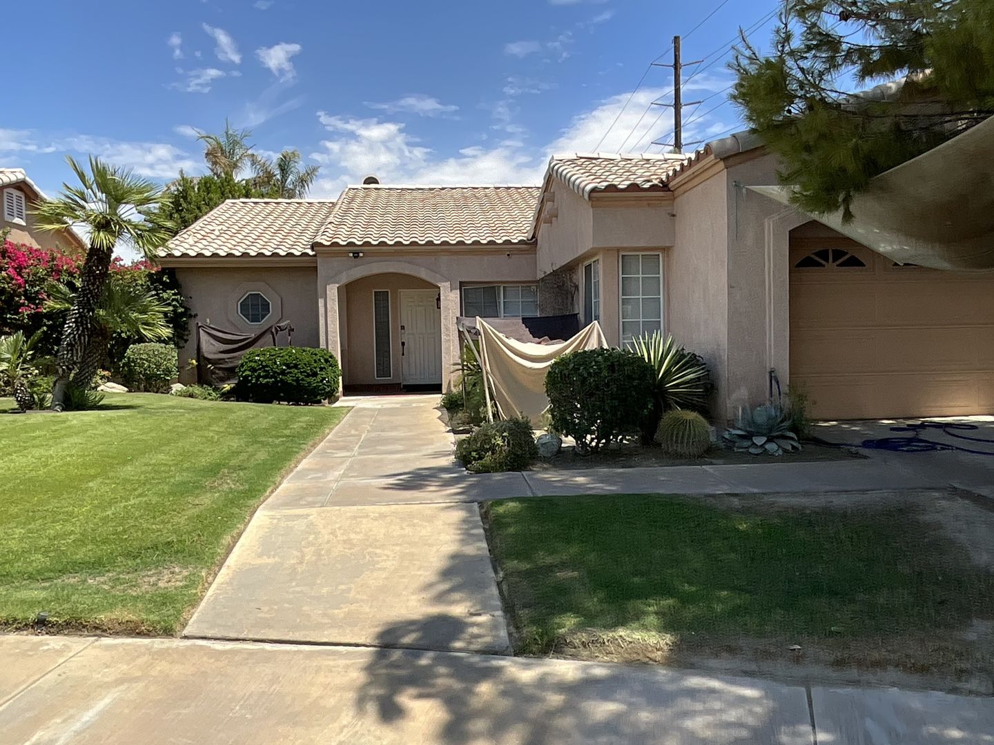 Palm Desert House: 40940 Avenida Estrada