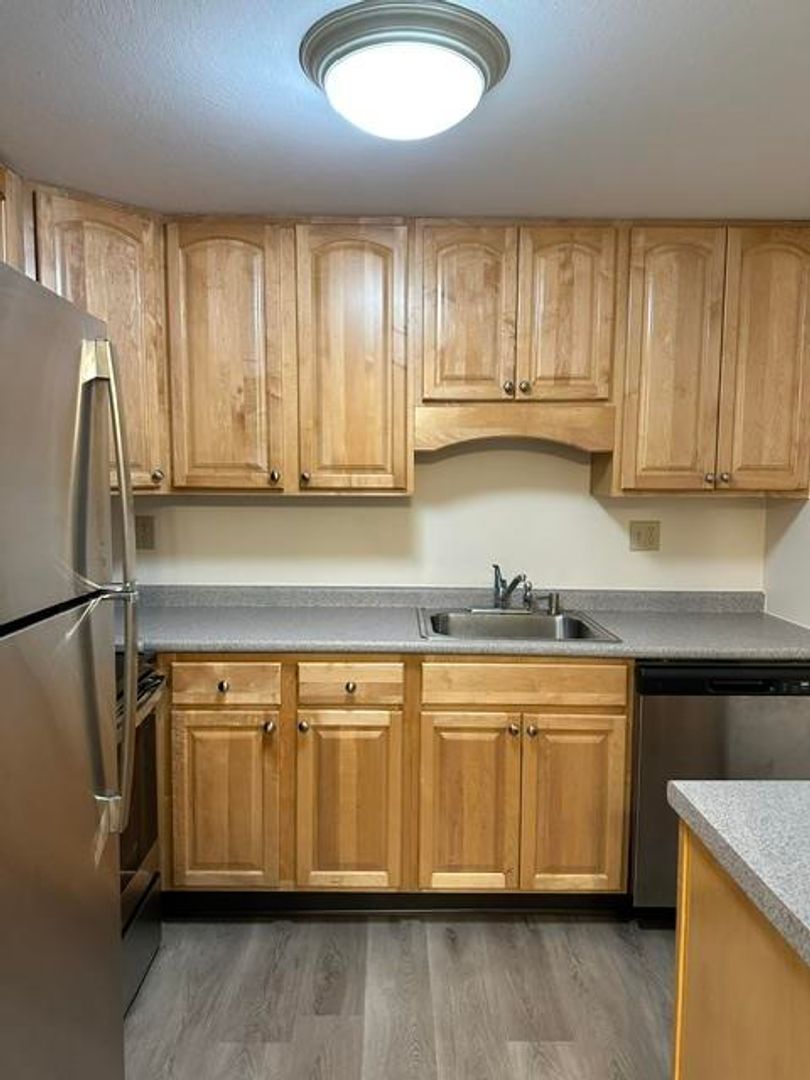 Vernon Apartment: 5210 West Seneca Street