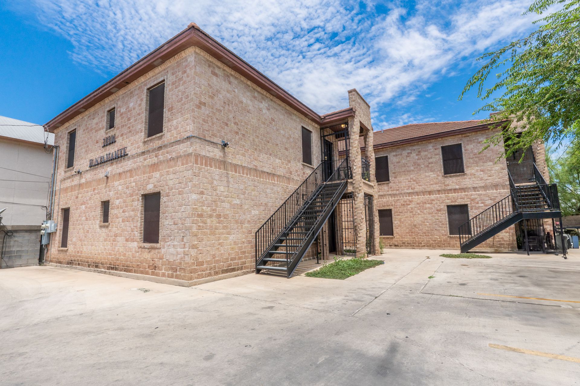 Laredo Apartment: 318 W. Bustamante St.