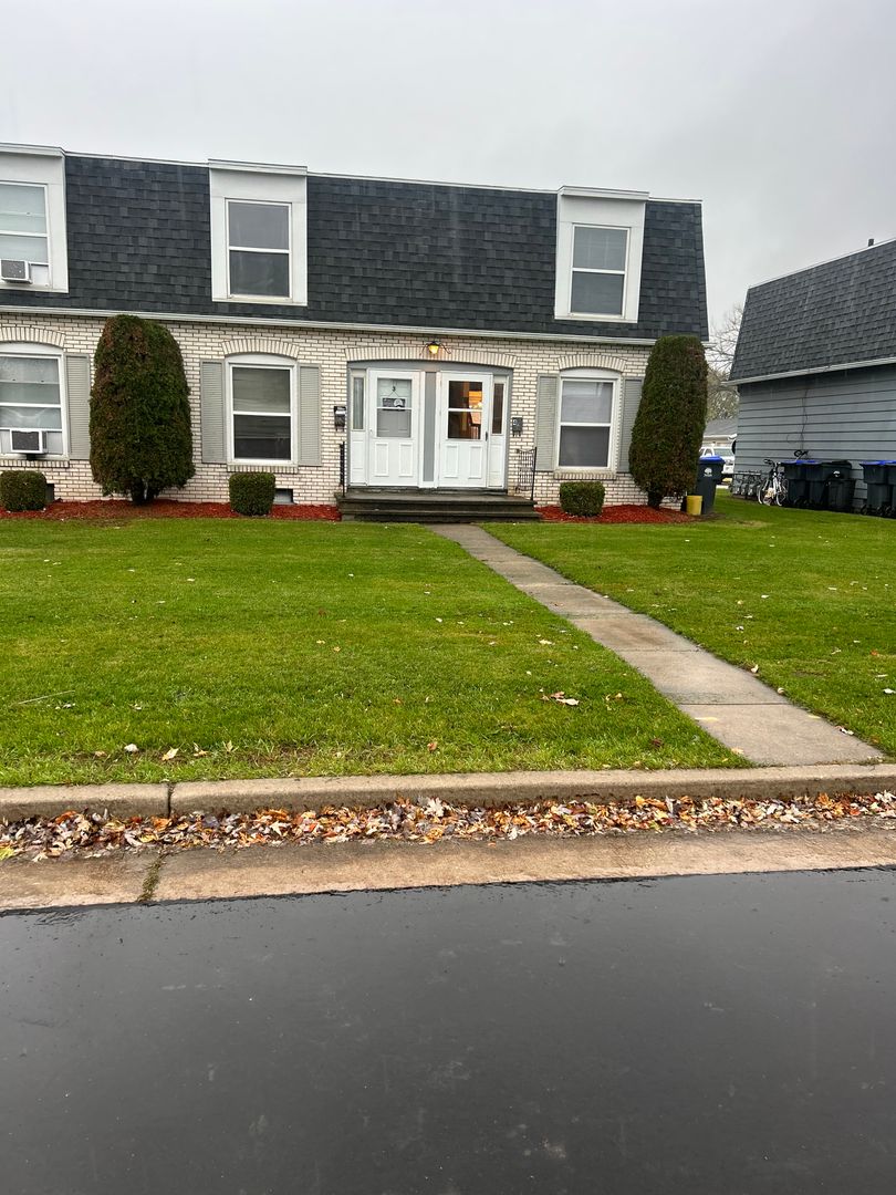Neenah Apartment: 730 Fairwood Drive