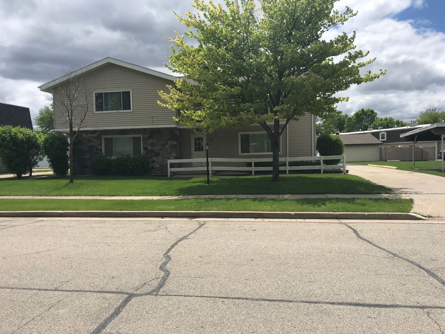 Neenah Apartment: 742 Fairwood Drive