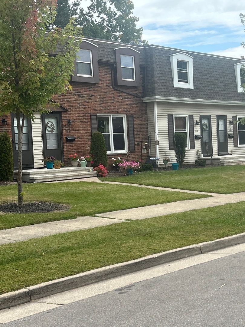 Neenah Townhome: 1040 Hunt Avenue