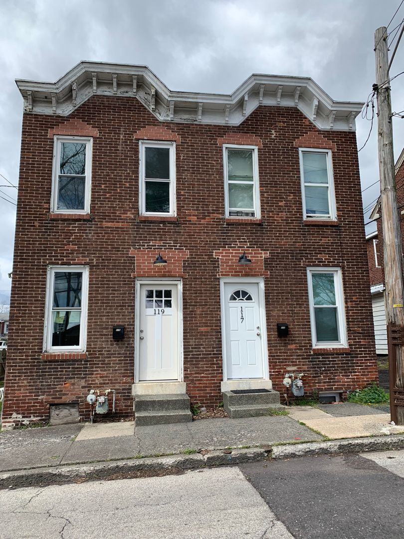 3 BR 1.5 BA single family rental