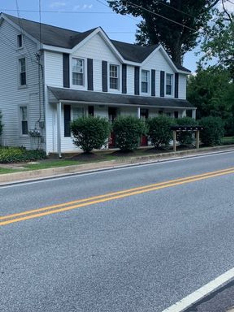 Linfield Apartment: 1193 Main St