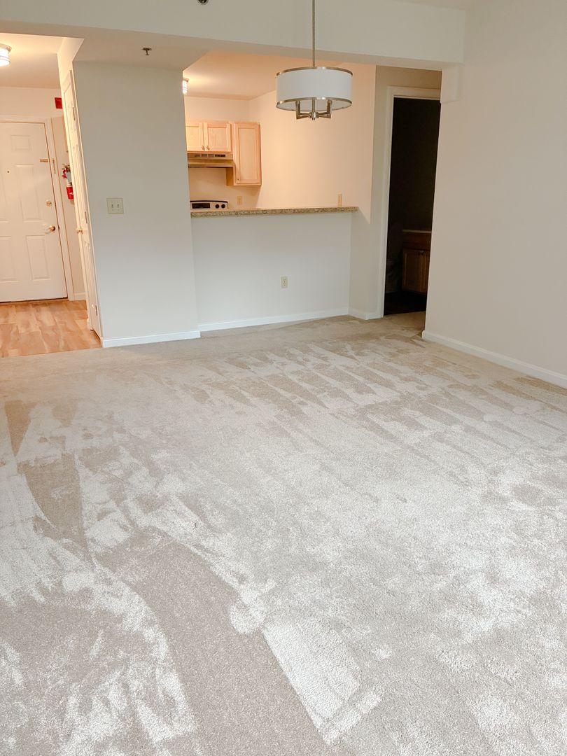 South Burlington Apartment: Olde Orchard Park