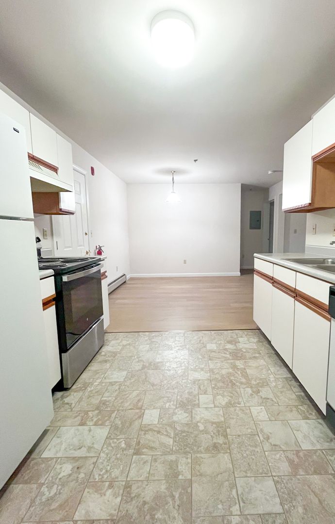 South Burlington Apartment: Olde Orchard Park