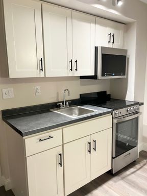 1 Bedroom, 1 Bathroom Apartment