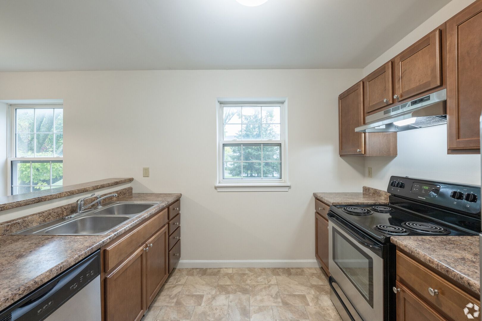 South Burlington Apartment: 1 Olde Orchard Park