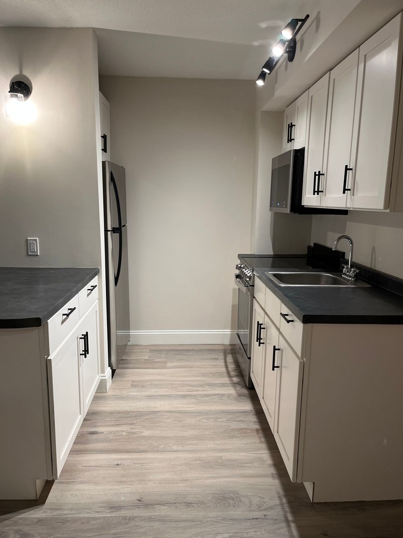 South Burlington Apartment: 144 Larkin Way