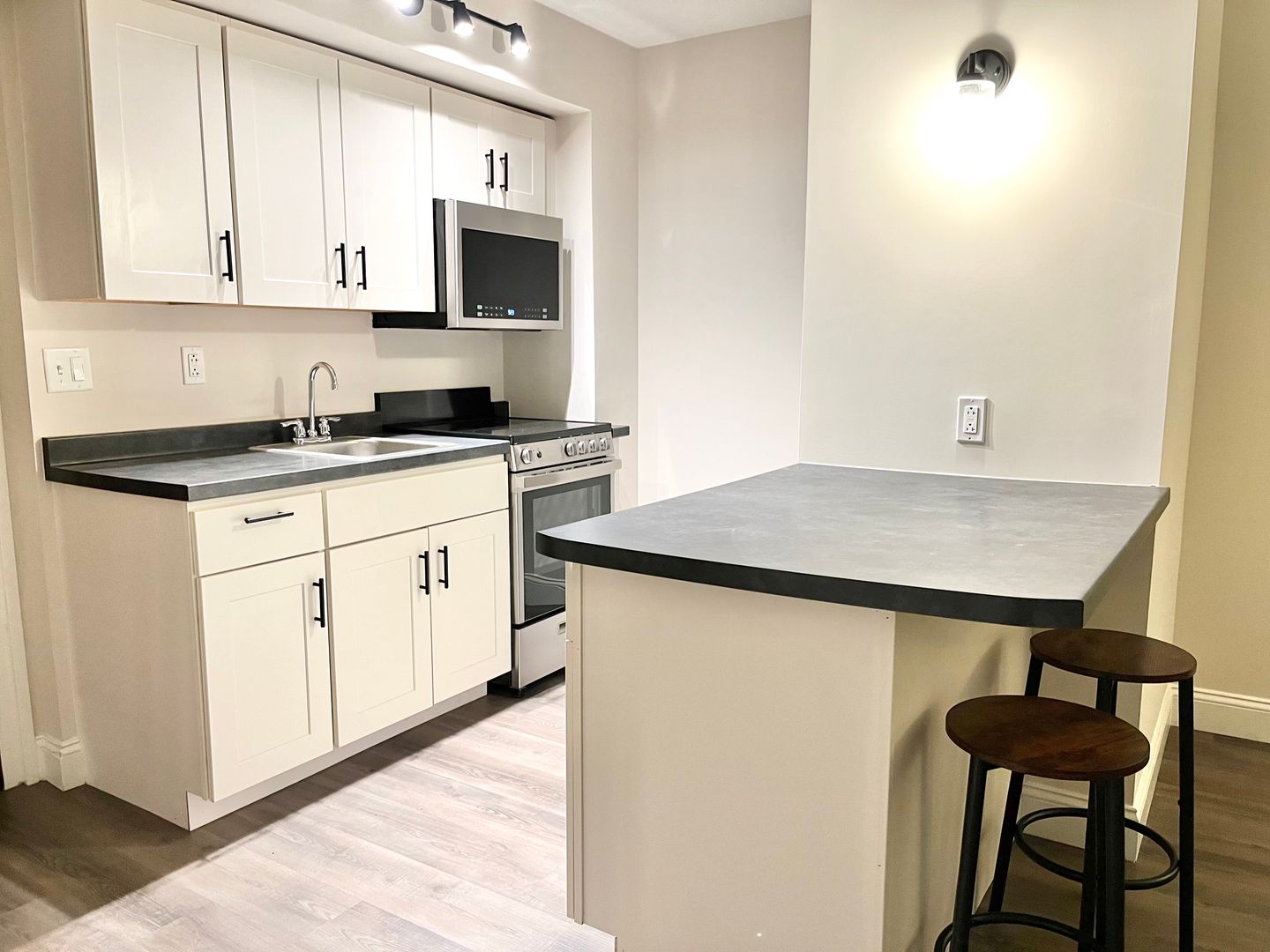 South Burlington Apartment: 144 Larkin Way