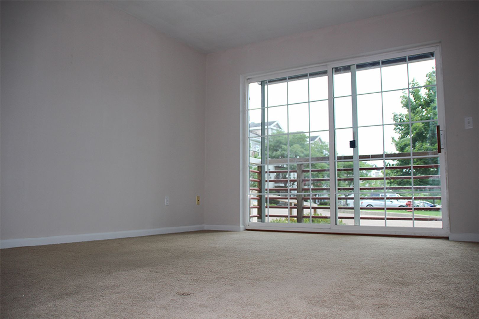 South Burlington Apartment: Olde Orchard Park