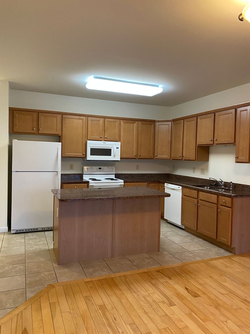 South Burlington Apartment: 150/152 Allen Road