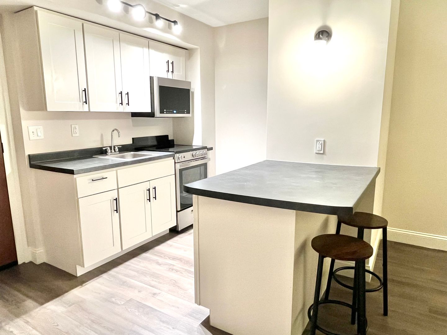 South Burlington Apartment: 144 Larkin Way