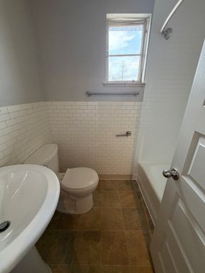 Two Bedroom, One Bathroom Apartment – photo 1