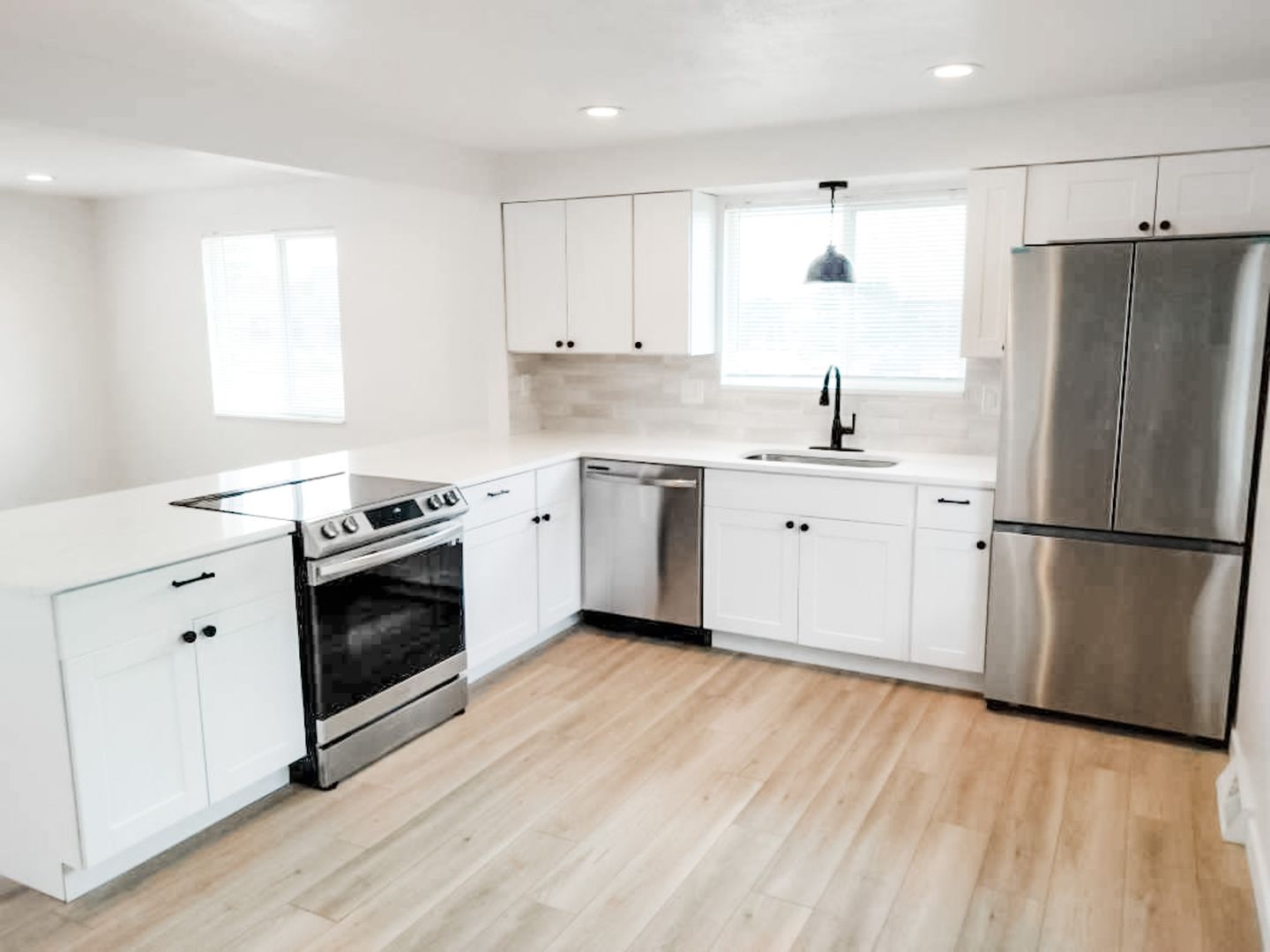 Edgewater Apartment: 2015-2045 Depew St.  - 2027