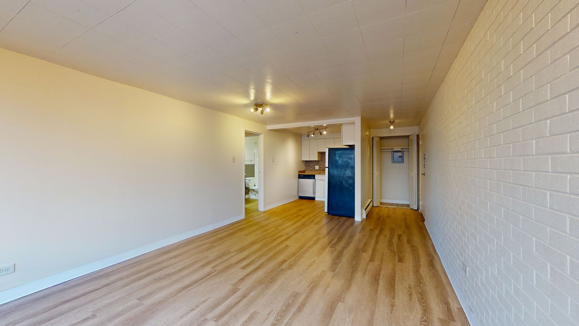 Two Bedroom, One bathroom Lakewood Apartment 12 of 12