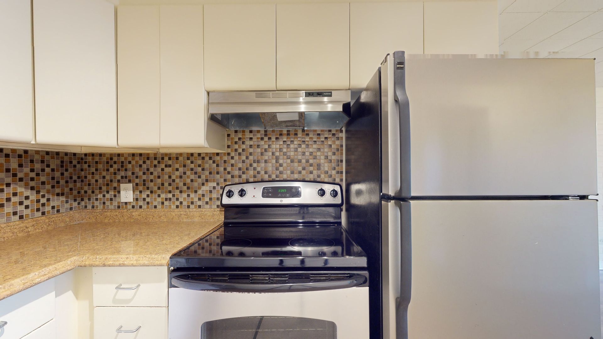 Two Bedroom, One bathroom Lakewood Apartment 9 of 12