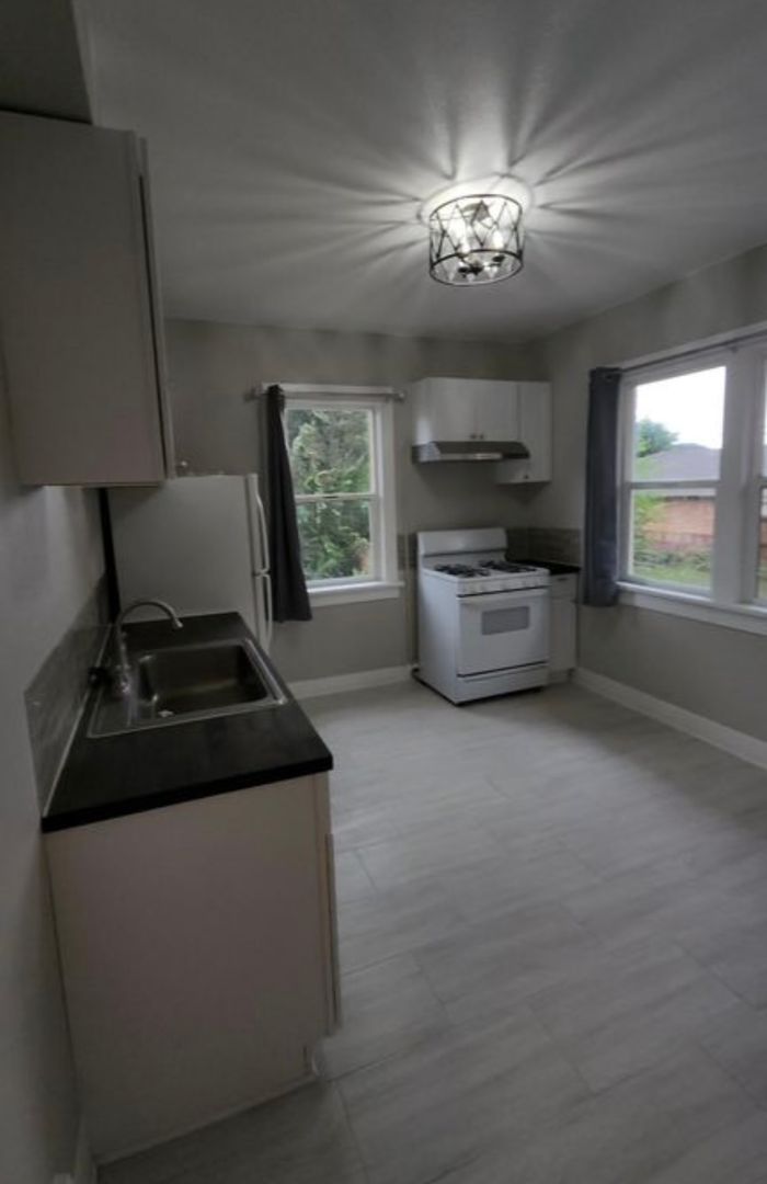 Denver Apartment: 1605-1607 Newtown St.