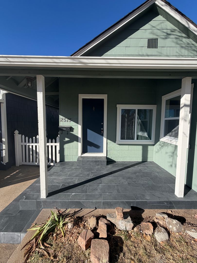 Edgewater House: 2515 Ames Street