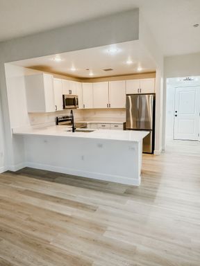 Amazing 2 Bedroom across from DU – photo 1
