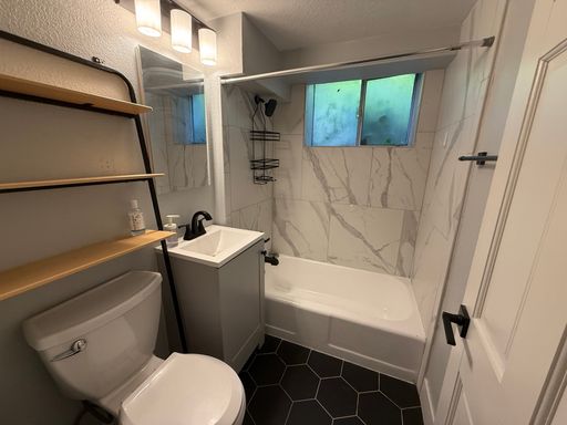 Beautiful 1 bed 1 Bath Near Jefferson Park – photo 1