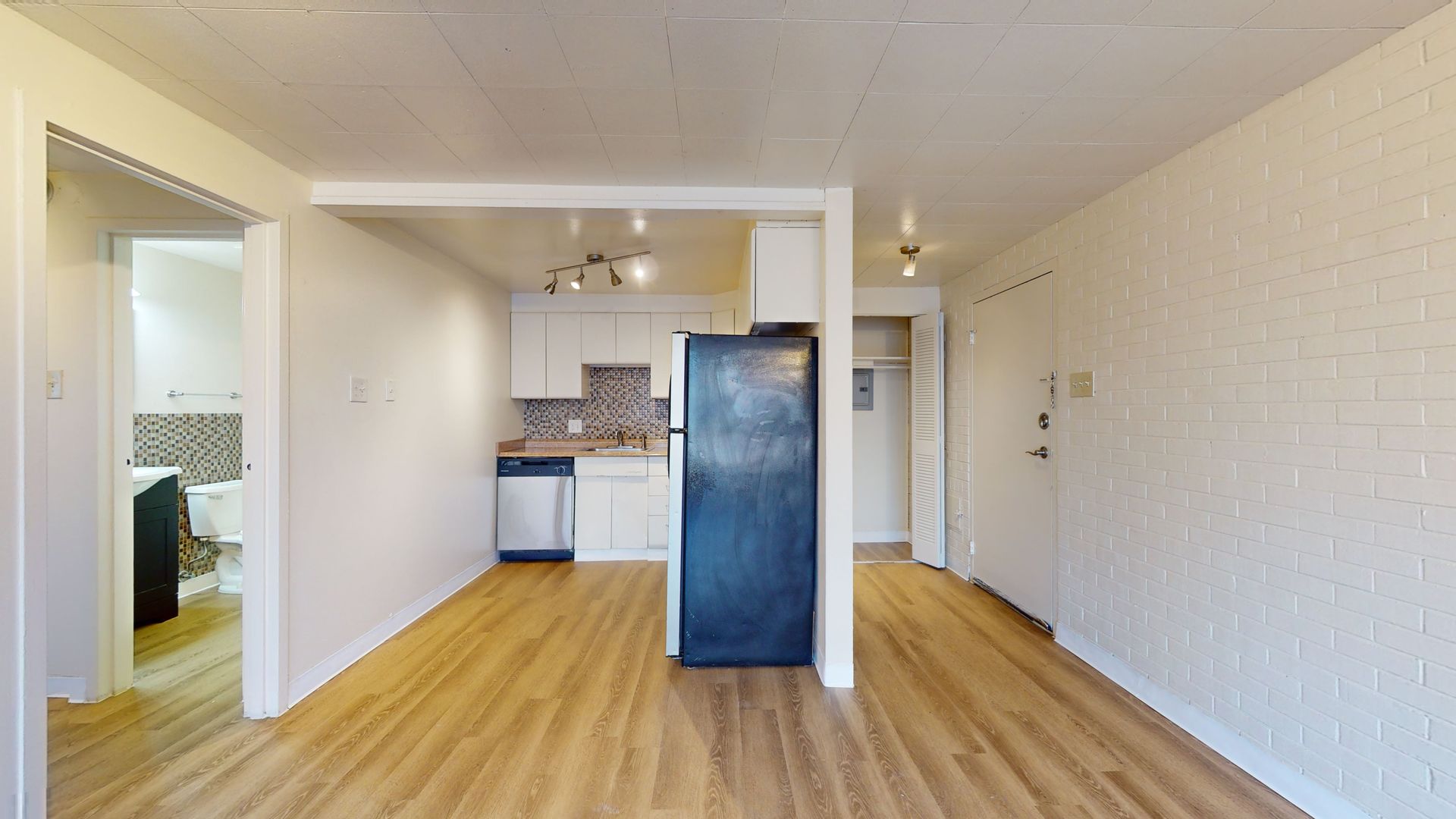 Two Bedroom, One bathroom Lakewood Apartment 11 of 12