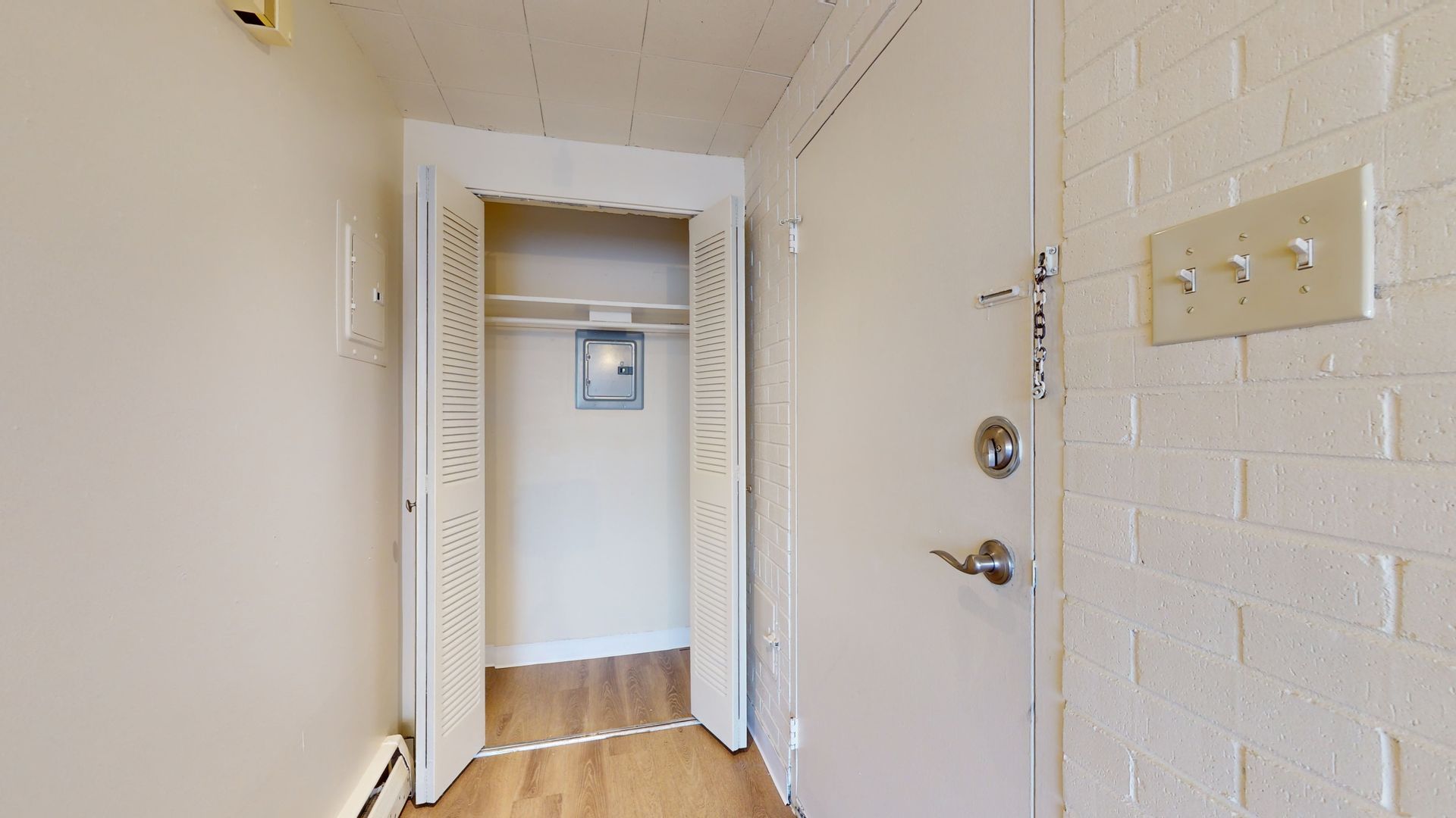 Two Bedroom, One bathroom Lakewood Apartment 6 of 12