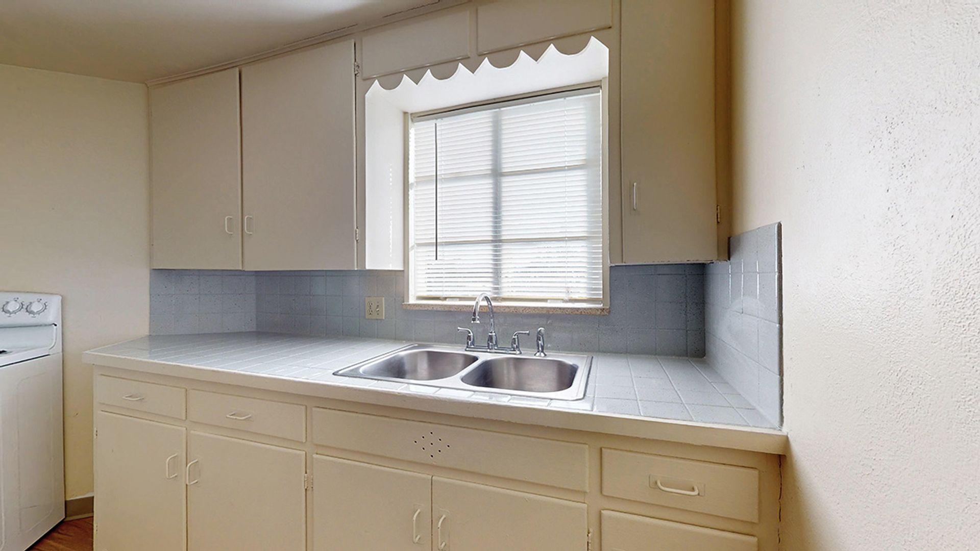 Lakewood Apartment: 7400 W. 10th Ave