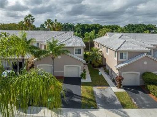 Listing Agent: Shaista Mughal La Rosa Realty, LLC – photo 1