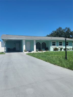 Listing Agent: Jaqueline Avenia, La Rosa Realty Winter Garden – photo 1