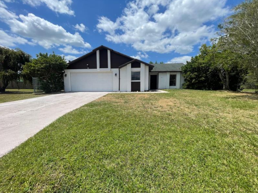 Listing Agent: Bernardo Reynoso LA ROSA REALTY LLC – photo 1