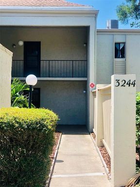 Listing Agent: Robert Armstrong LA ROSA REALTY CENTRAL FLORIDA – photo 1