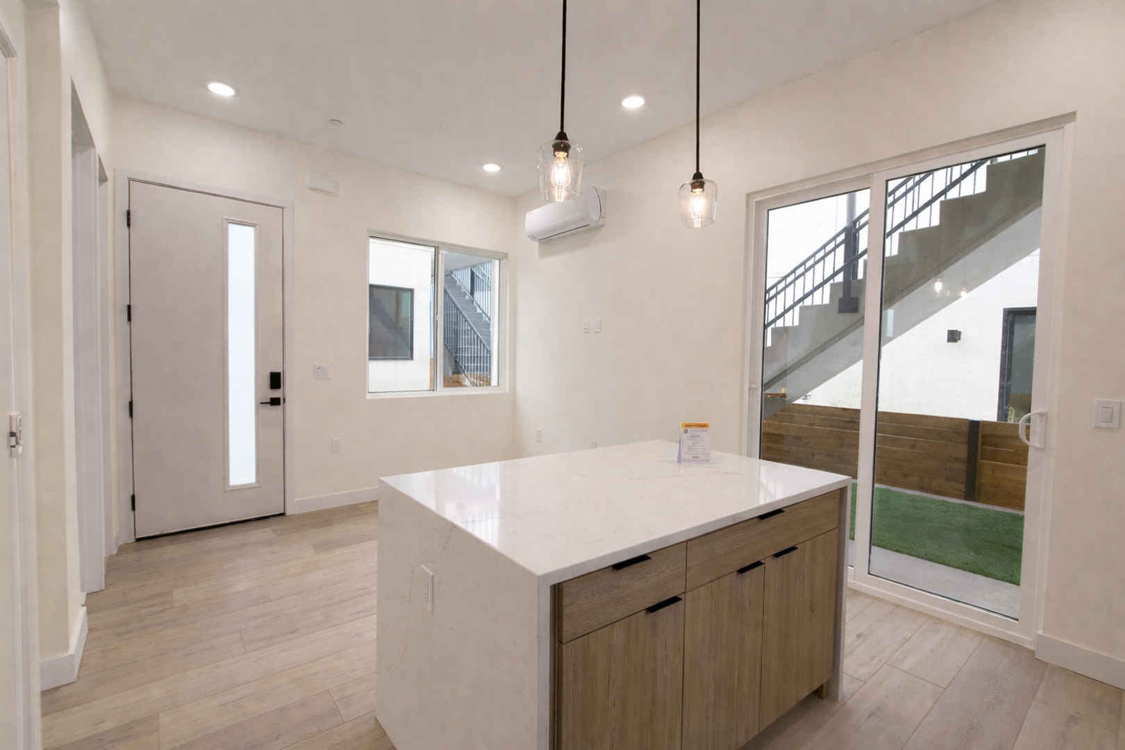 San Diego Apartment: 1613 Burton St