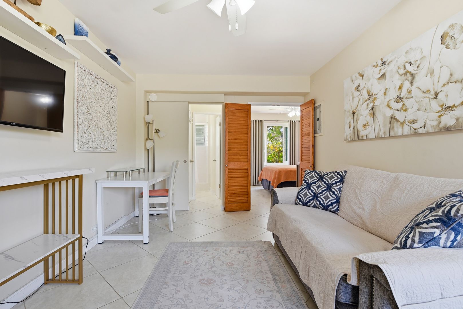 Honolulu House: 1621 Ala Wai Blvd. #204