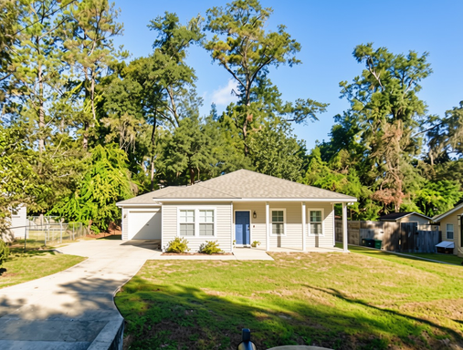 Like New 3BR/2BA Home Near Parks & Lake Jackson | Lawn Care Included – photo 1