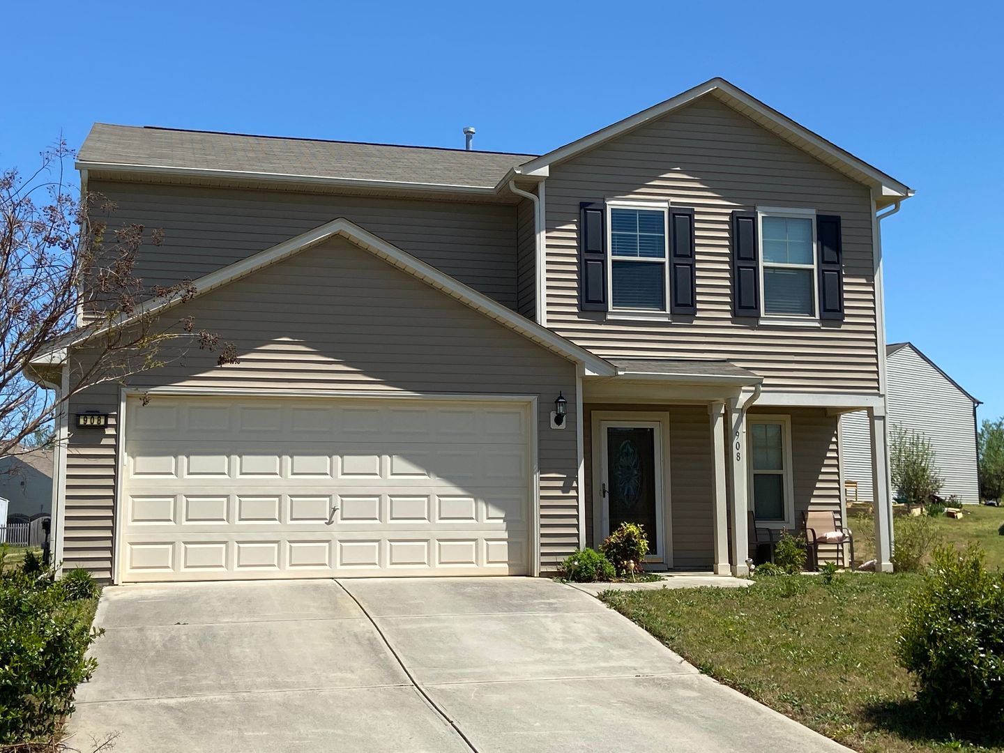 Mebane House: 908 Collington Drive