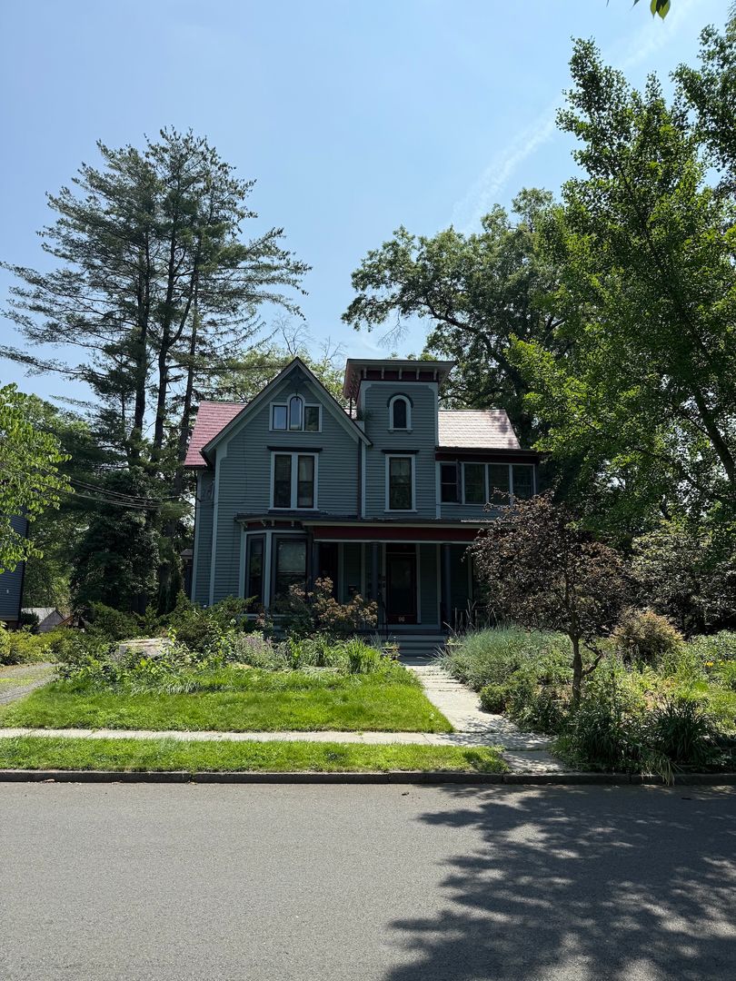 Hartford Apartment: 96 Kenyon St