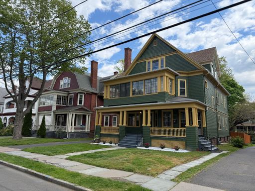 The Two-Floor Green and Yellow – photo 1